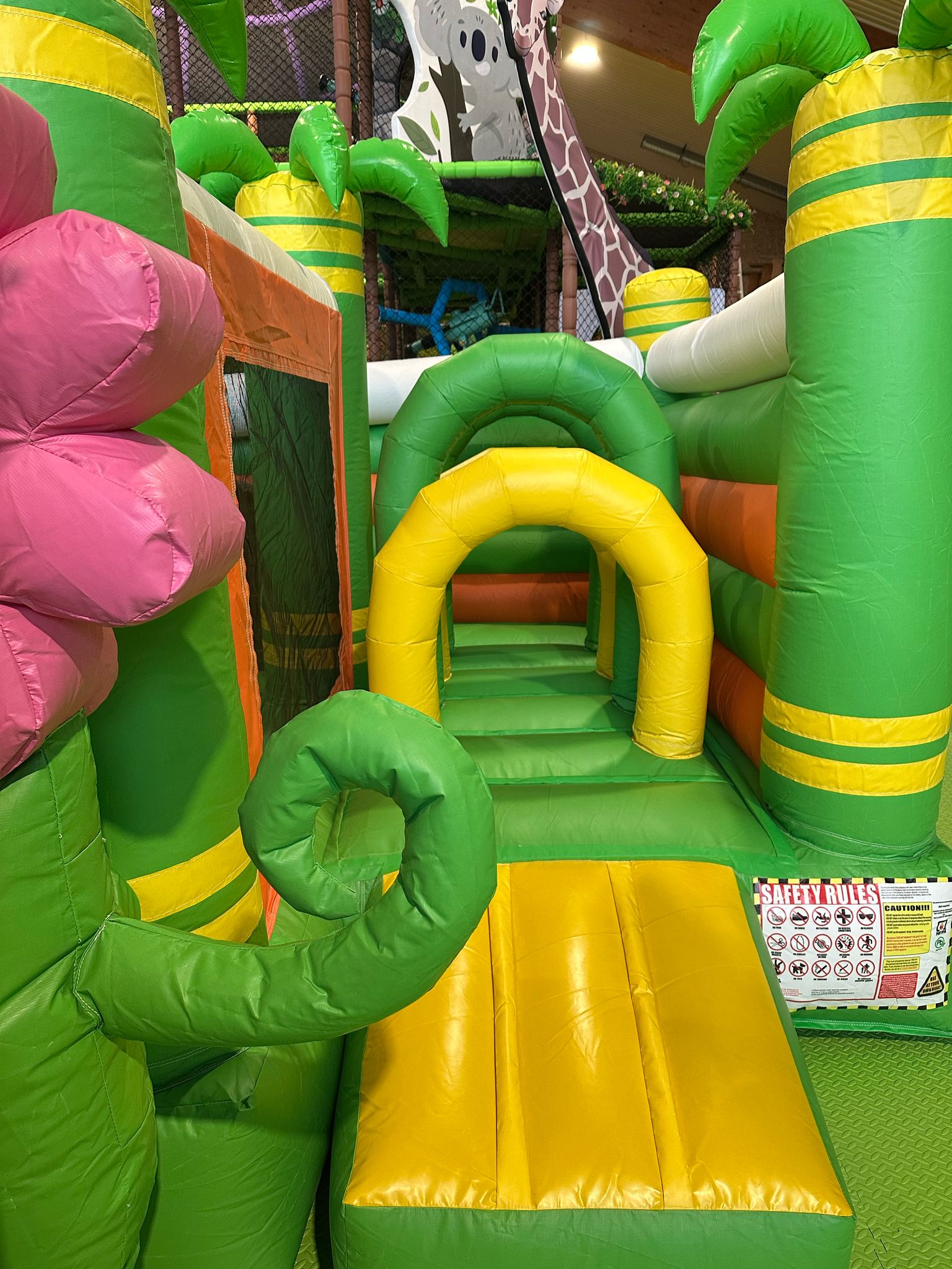 https://cocobambino.de/wp-content/uploads/2025/02/Huepfburg4.jpg